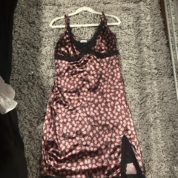 Rose-patterned Bodycon - Picture 2 of 3